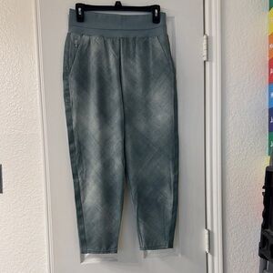 Athleta Venice cropped Ankle pant. Worn once- excellent condition!!